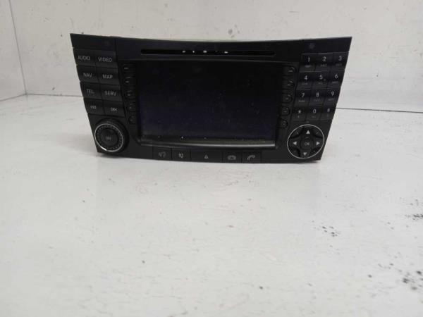 RADIO MERCEDES CLASS-E W211 2002-2009 - Vue 1